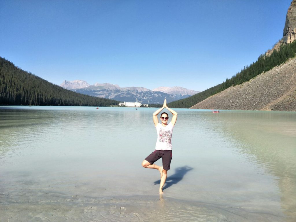 Yoga am Lake Louise